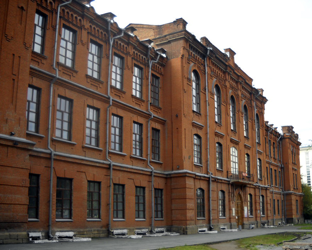 Здание бывшего Реального училища)